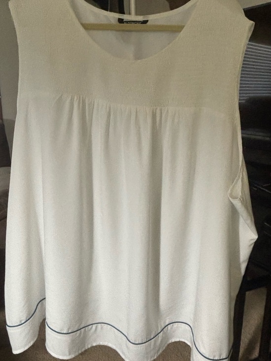 BloomChic Tops - BloomChic Cream Sleeveless Tank with Navy Contrast Hem